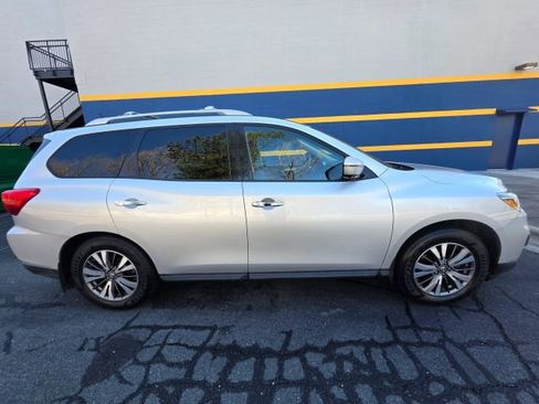 Used 2017 Nissan Pathfinder SL w/ SL Premium Package image 4