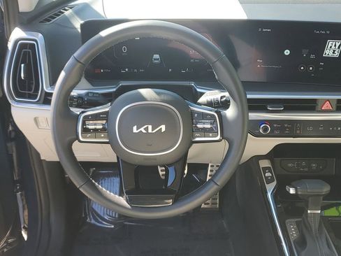 Used 2025 Kia Sorento SX image 19