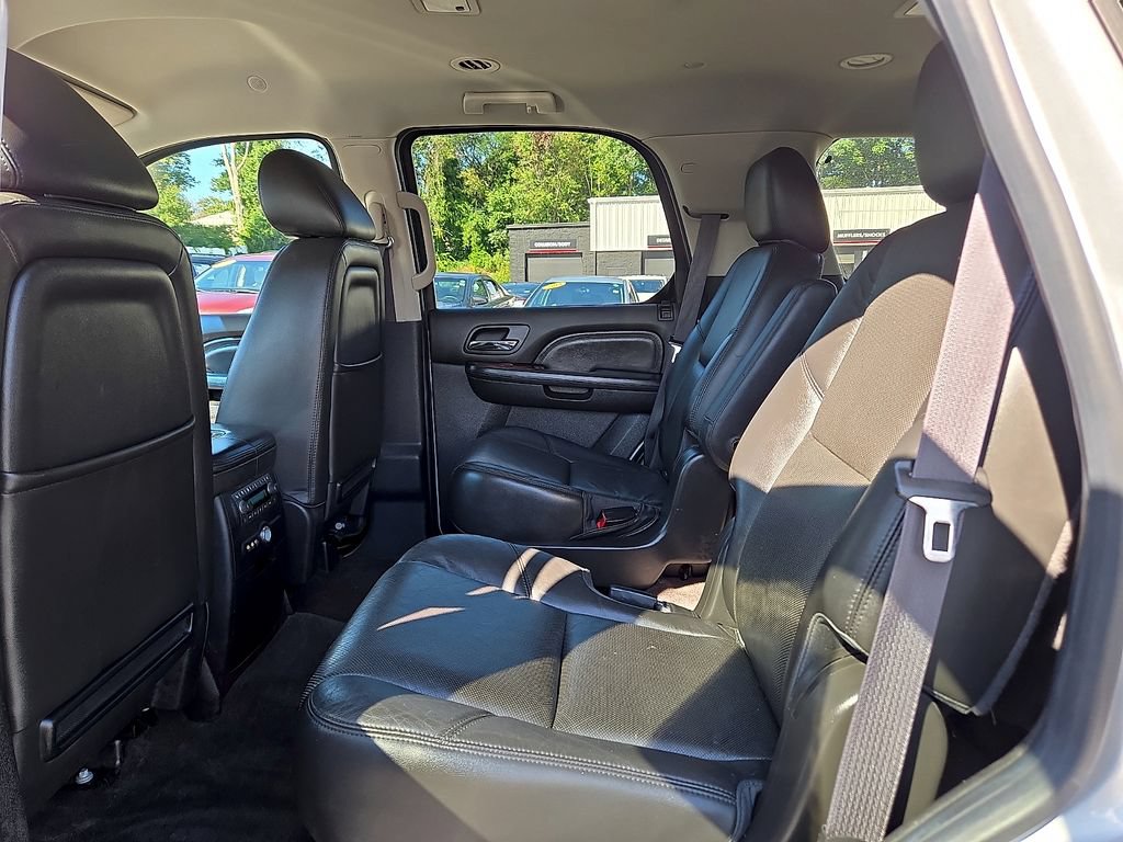 Used 2014 Cadillac Escalade Luxury RWD image 11