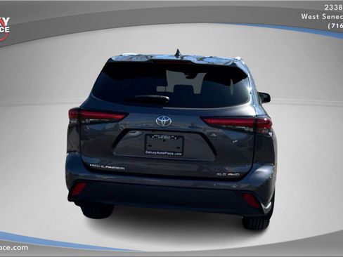 Used 2022 Toyota Highlander XLE image 6