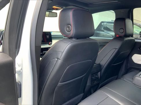 Used 2025 GMC Canyon AT4 w/ AT4X Package AWD/4WD image 12