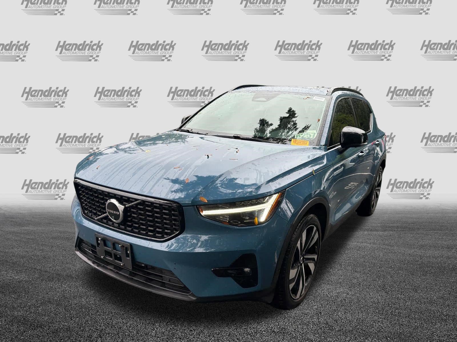 Certified 2024 Volvo XC40 B5 Ultimate w/ Protection Package Premier AWD/4WD image 8