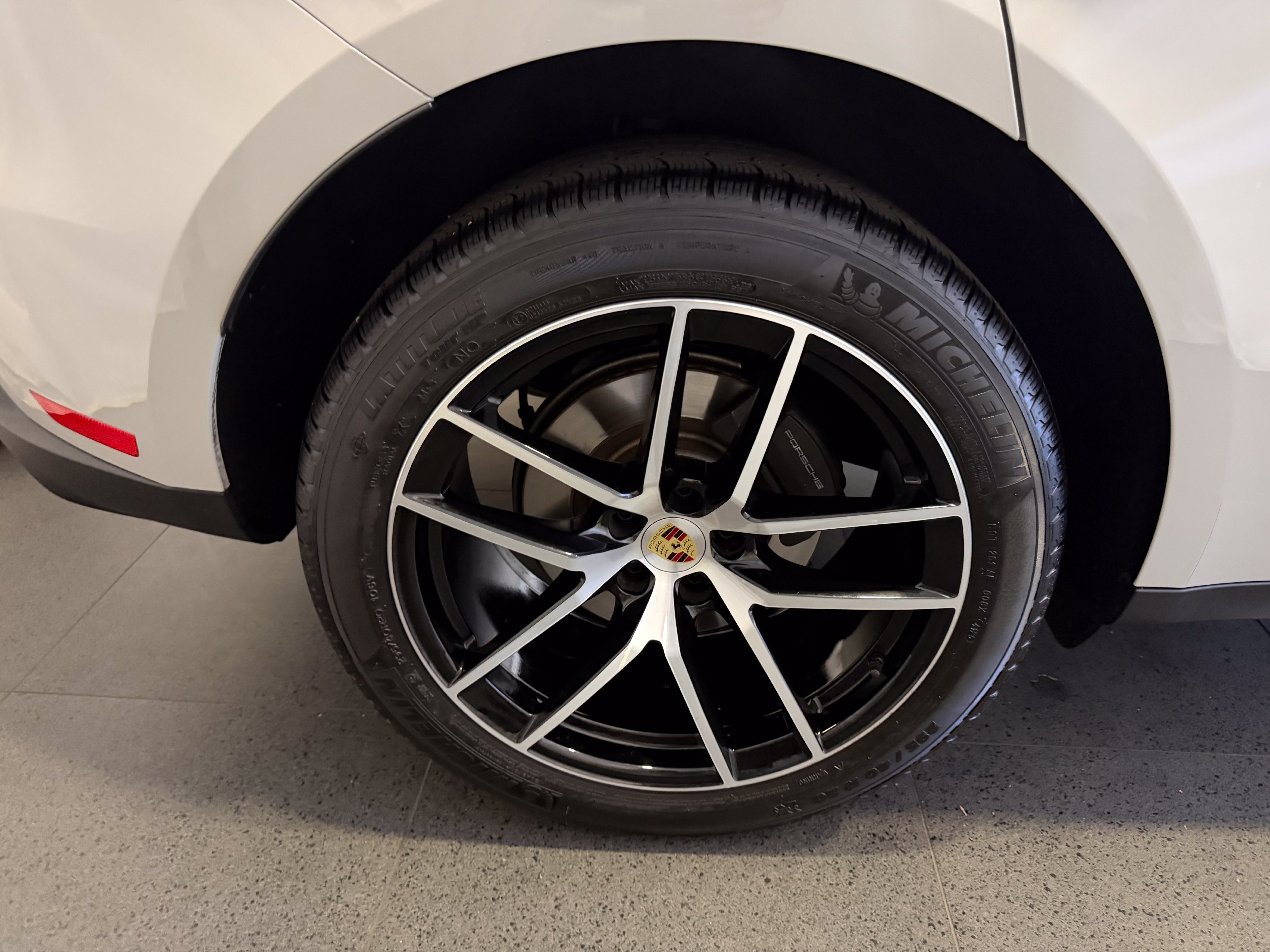 Certified 2026 Porsche Macan AWD/4WD image 12
