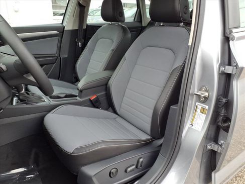 New 2026 Volkswagen Jetta SE image 4