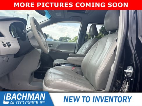 Used 2011 Toyota Sienna XLE FWD image 11