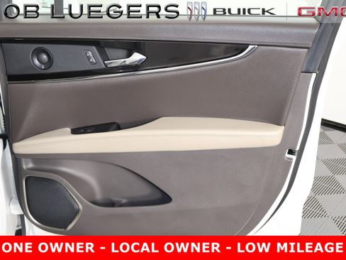 Used 2021 Lincoln Nautilus Reserve image 21