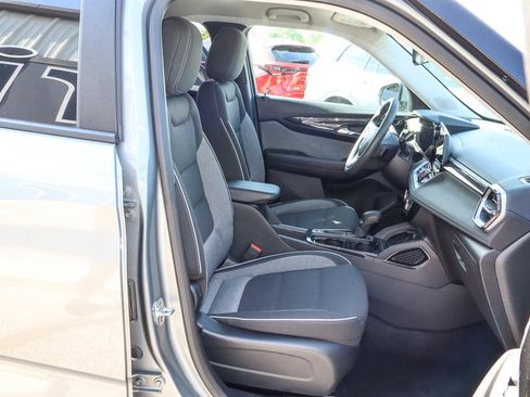 Used 2025 Chevrolet TrailBlazer LT AWD/4WD image 22