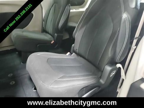 Used 2023 Chrysler Voyager LX FWD image 5