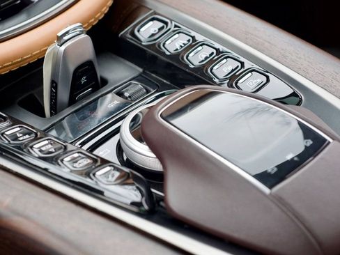 Used 2022 Aston Martin DBX image 35