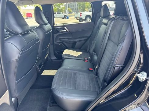 Used 2025 Mitsubishi Outlander SE AWD/4WD image 25