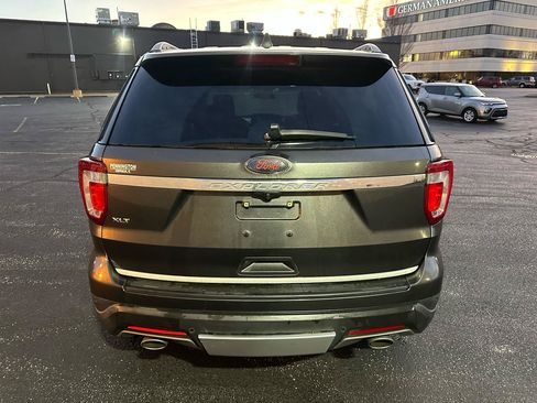 Used 2018 Ford Explorer XLT FWD image 4