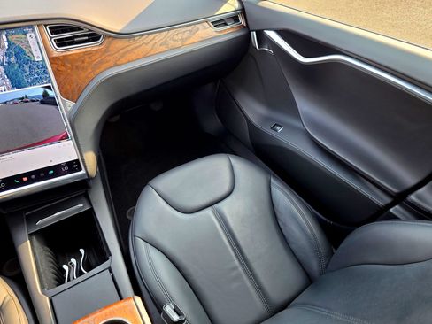 Used 2017 Tesla Model S 60 RWD image 29
