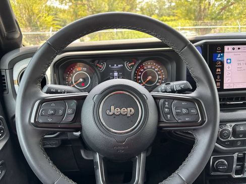 Used 2025 Jeep Wrangler Unlimited Sport AWD/4WD image 27