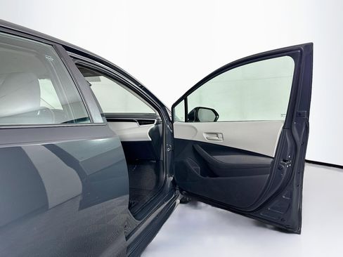 Used 2025 Toyota Corolla LE image 29