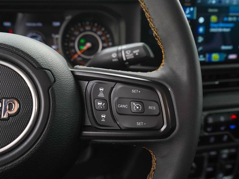 Used 2024 Jeep Gladiator Sport AWD/4WD image 25