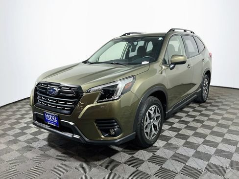 Used 2024 Subaru Forester Premium AWD/4WD image 3