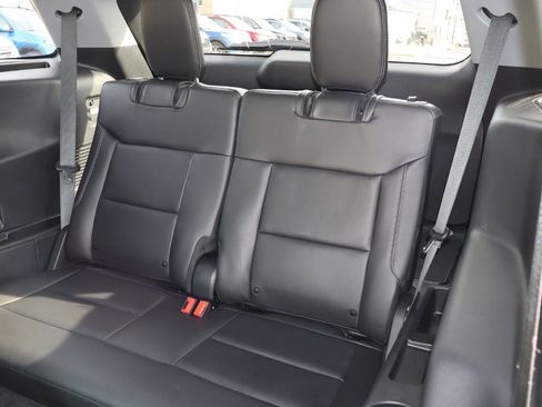 Used 2023 Ford Explorer XLT w/ Equipment Group 202A AWD/4WD image 19
