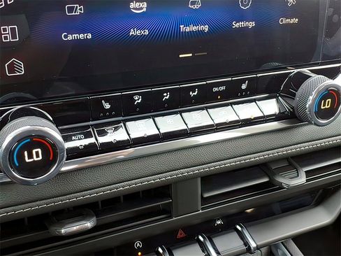 Used 2024 Chevrolet Colorado LT w/ LT Convenience Package II image 10