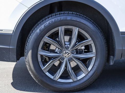 Used 2024 Volkswagen Tiguan SE AWD/4WD image 8