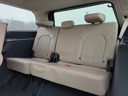 Certified 2024 Ford Expedition Limited image 11