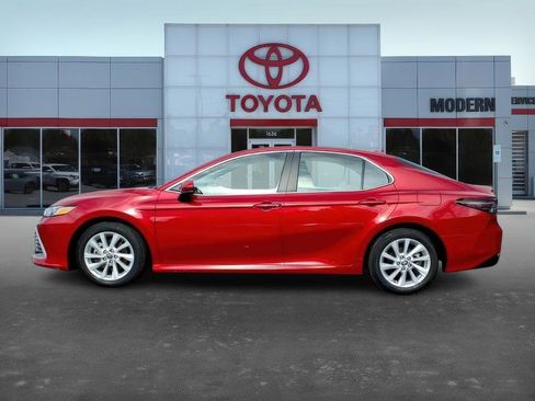 Used 2023 Toyota Camry LE image 3