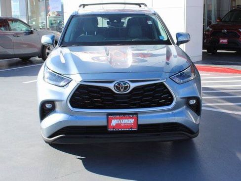 Certified 2021 Toyota Highlander XLE AWD/4WD image 2