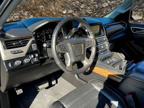 Used 2019 GMC Yukon XL Denali w/ Denali Ultimate Package image 13