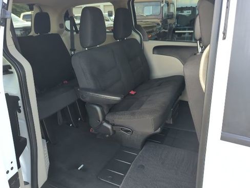 Used 2020 Dodge Grand Caravan SE FWD image 15