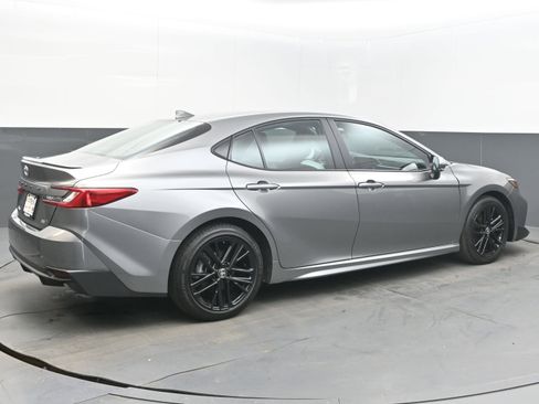 Used 2025 Toyota Camry SE FWD image 9