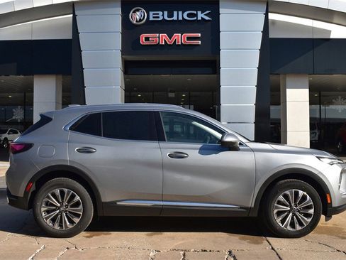 New 2025 Buick Envision Preferred image 3