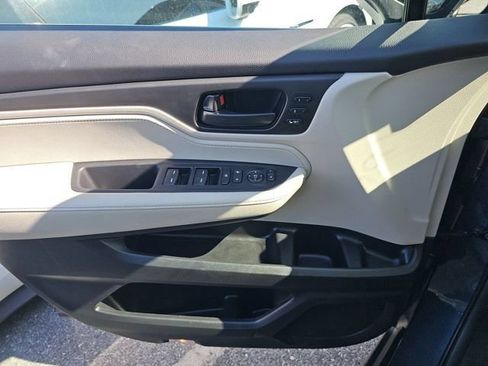 Used 2025 Honda Odyssey EX-L image 11