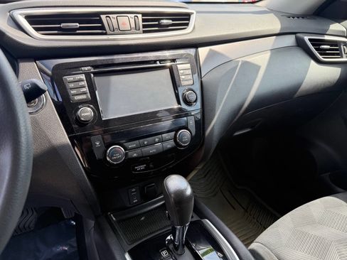 Used 2015 Nissan Rogue SV w/ SV Premium Package image 16