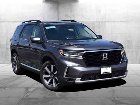 Certified 2025 Honda Pilot Touring image 2