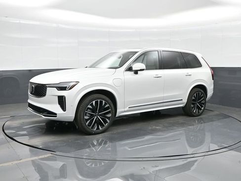 New 2026 Volvo XC90 T8 Plus w/ Protection Package Premier image 3
