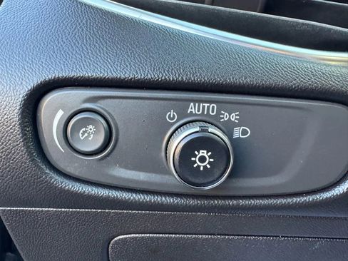 Used 2017 Chevrolet Malibu Hybrid image 22