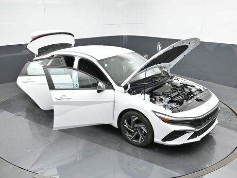 Used 2025 Hyundai Elantra Sport image 26