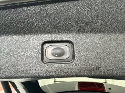 Used 2018 Ford Explorer XLT w/ Equipment Group 202A AWD/4WD image 8
