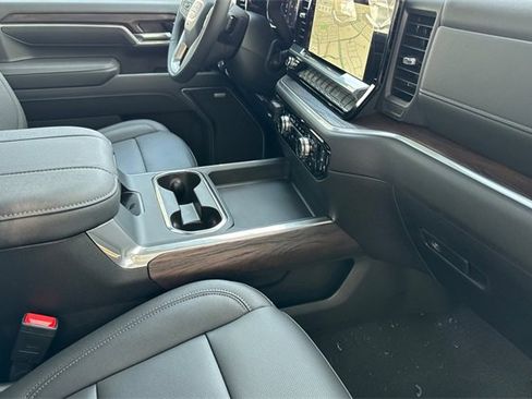 New 2026 GMC Sierra 2500 SLT w/ SLT Premium Package image 17