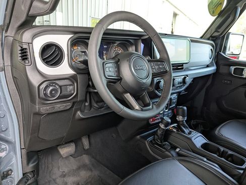 Used 2025 Jeep Wrangler Unlimited Sport AWD/4WD image 2