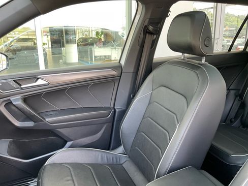 Used 2022 Volkswagen Tiguan SEL R-Line AWD/4WD image 32
