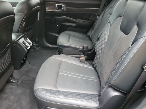 Used 2022 Kia Sorento SX image 6