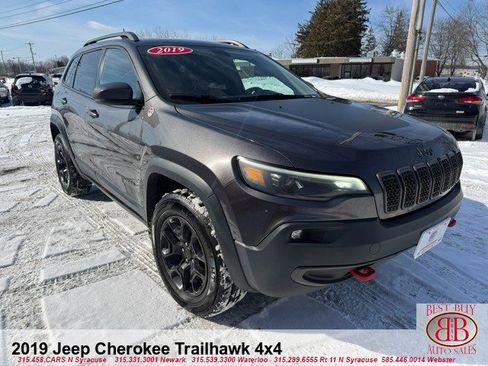 Used 2019 Jeep Cherokee Trailhawk w/ Cold Weather Group AWD/4WD image 1