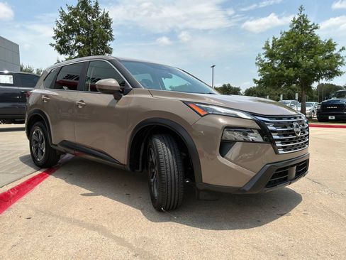 Used 2025 Nissan Rogue SV FWD image 4