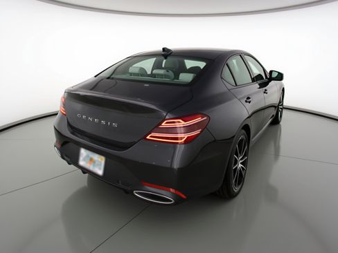 Used 2025 Genesis G70 2.5T image 9