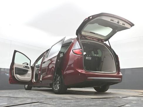 Used 2021 Chrysler Pacifica Touring w/ Cold Weather Group FWD image 53