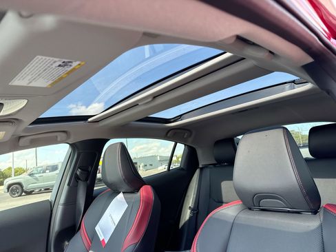 Certified 2025 Toyota Prius Plug-In Hybrid image 16