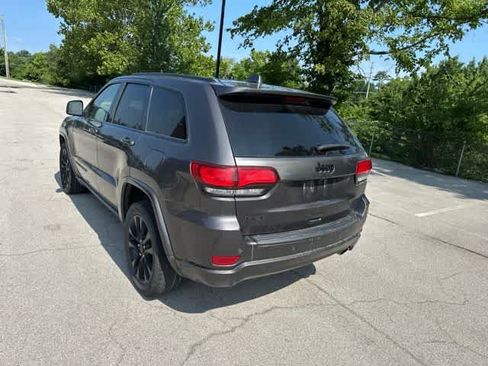 Used 2020 Jeep Grand Cherokee Altitude AWD/4WD image 16