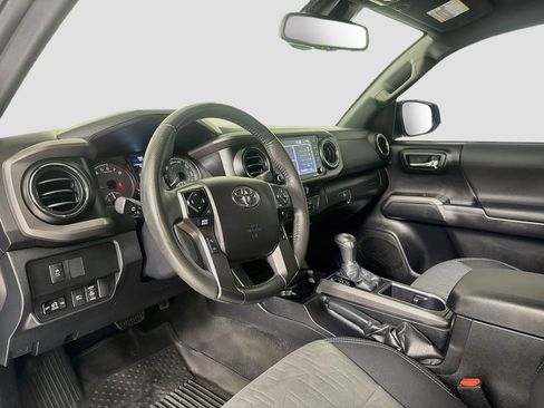 Used 2021 Toyota Tacoma TRD Off-Road w/ Technology Package AWD/4WD image 10