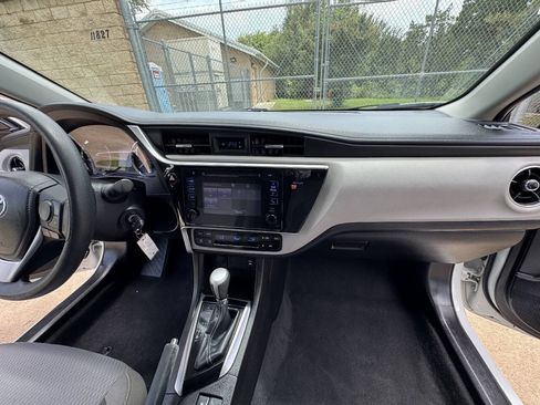 Used 2019 Toyota Corolla LE FWD image 32