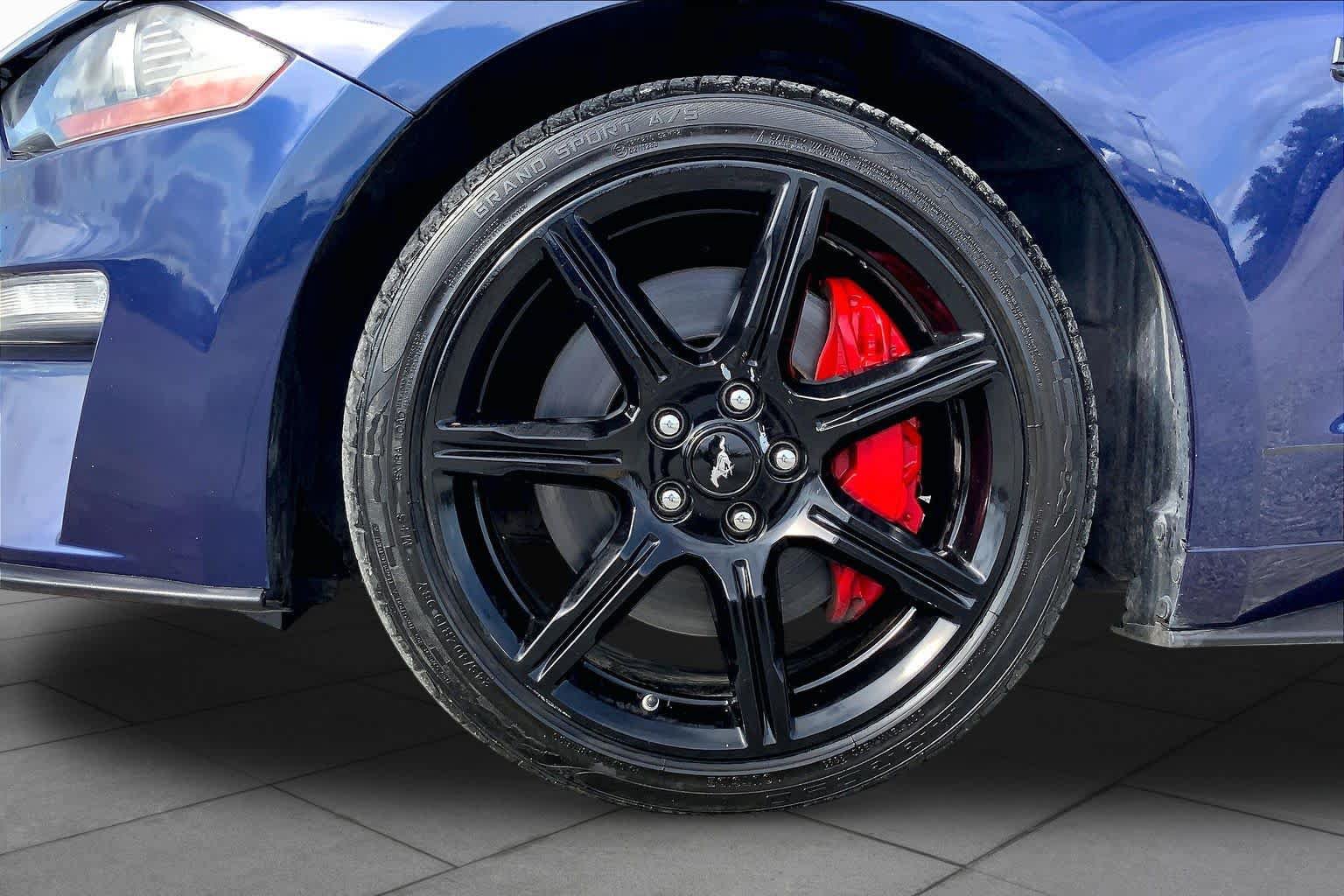 Used 2019 Ford Mustang GT w/ Black Accent Package RWD image 11